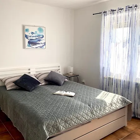Apartment E & E