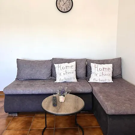 Apartment E & E