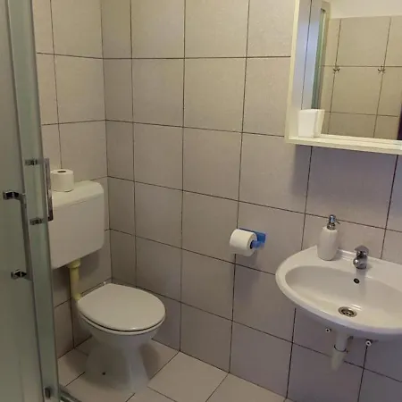 E & E Apartment